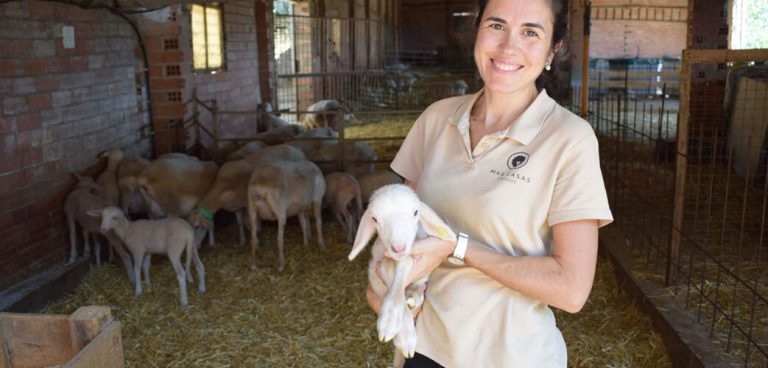 Publicació article sobre “La llet d’ovella, la matèria base d’una línia de productes cosmètics del Baix Empordà” a la revista La Terra